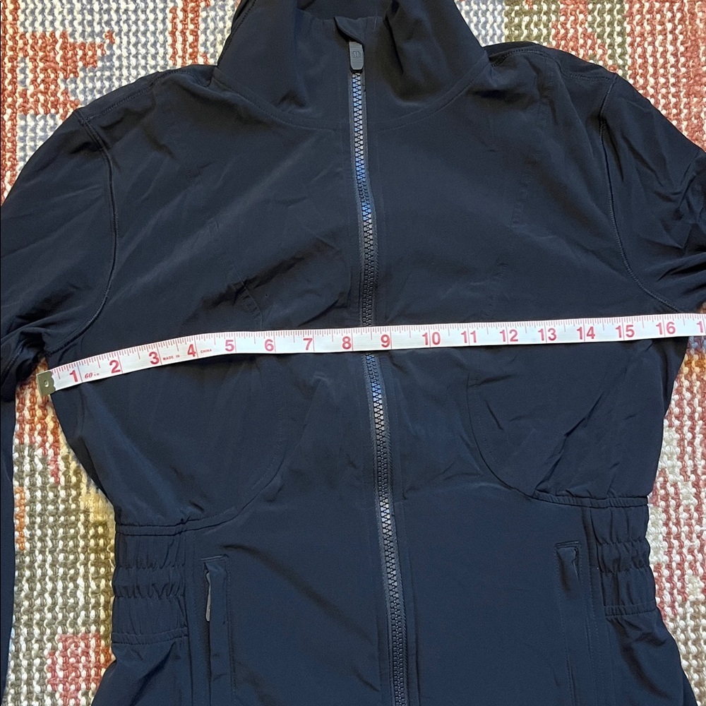 Lululemon Sights Seen Jacket Black Size 4 Rare EUC Athleisure Activewear - Picture 6 of 10